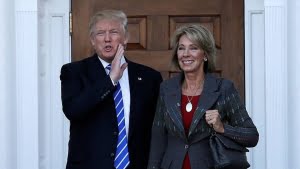 Conservative group urges Betsy DeVos to dismantle federal education department